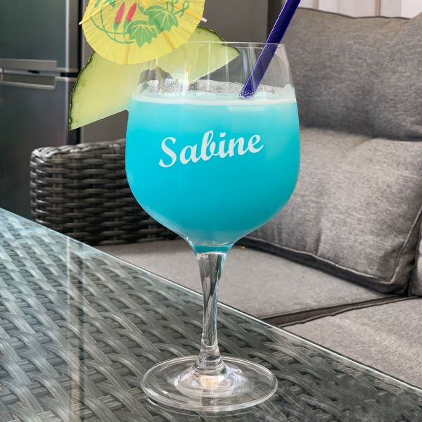 Cocktailglas mit Gravur eines Namen